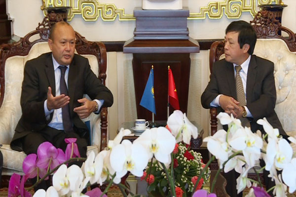 Chủ tịch UBND tỉnh tiếp xã giao Đại sứ Cộng hòa Kazakhstan tại Việt Nam