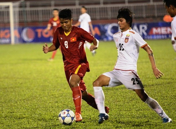 U21 Việt Nam (áo đỏ) chỉ cần hòa U21 Yokohama là đi tiếp