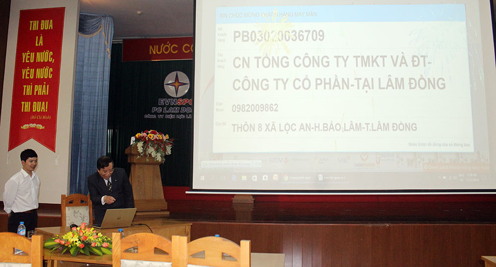 Điện lực Lâm Đồng tổ chức quay số trúng thưởng tri ân khách hàng