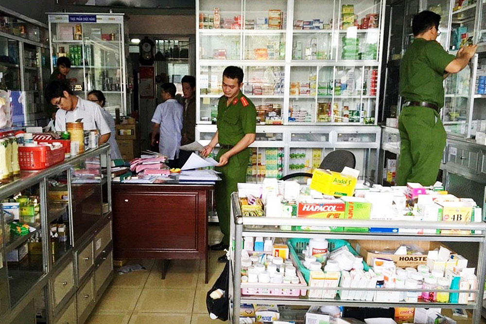 Lực lượng PC46 Công an tỉnh Lâm Đồng kiểm tra nhà thuốc Liên Khương (huyện Đức Trọng) trong thời gian vừa qua