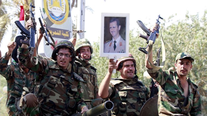 Một đơn vị quân đội chính phủ Syria ăn mừng chiến thắng. (Ảnh: ideastream.org)