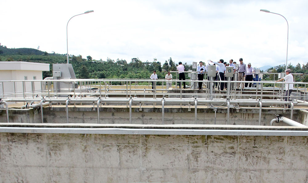 Năm 2016, Lâm Đồng là một trong những địa phương được các ngành trung ương kiểm tra, thanh tra lĩnh vực TN&MT (ảnh: thanh tra hệ thống xả nước thải tại Khu công nghiệp Lộc Sơn)