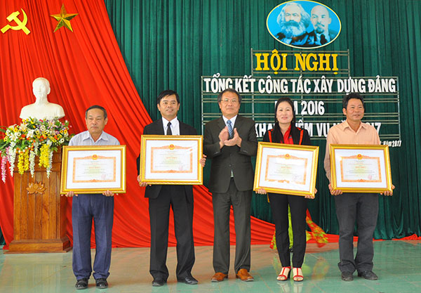 Những tập thể và cá nhân ở huyện Di Linh được Thủ tướng Chính phủ tặng Bằng khen