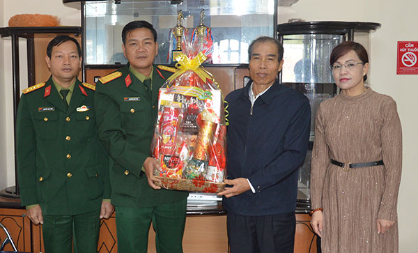 Bộ CHQS tỉnh chúc tết Báo Lâm Đồng