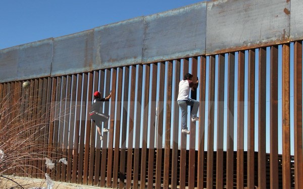 Bức tường biên giới Mỹ-Mexico sẽ hoàn thành trong 2 năm