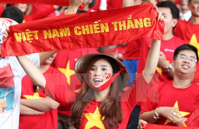 CĐV Việt Nam cổ vũ các cầu thủ Việt Nam tại SEA Games 28. (Ảnh: Quốc Khánh/TTXVN)