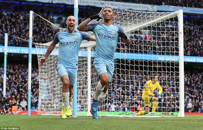 Jesus mang chiến thắng về cho Manchester City. (Nguồn: Daily Mail)