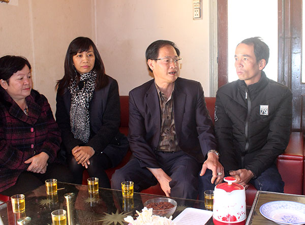 Chủ tịch UBMTTQ tỉnh Nguyễn Trọng Ánh Đông thăm hỏi, động viên, hỗ trợ gia đình 2 cháu trai không may bị chết cháy tại Đà Lạt