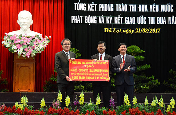 Trao tặng công trình trị giá 5 tỉ đồng cho Đảng bộ ,chính quyền và nhân dân huyện Di Linh