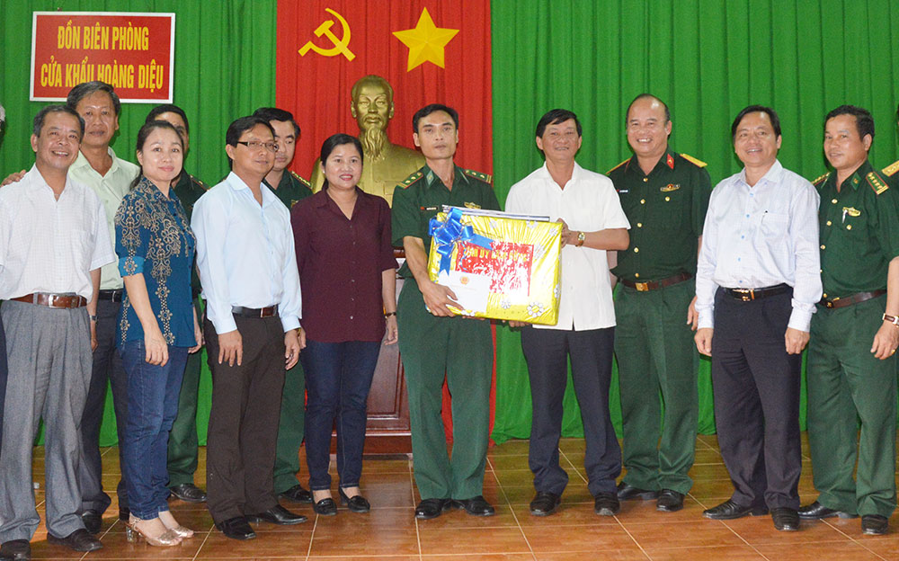 Lãnh đạo tỉnh thăm, động viên các đơn vị đóng quân trên tuyến biên giới tỉnh Bình Phước