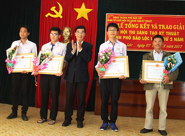 Bảo Lộc: Trao giải Hội thi Sáng tạo kỹ thuật lần thứ 2 năm 2016