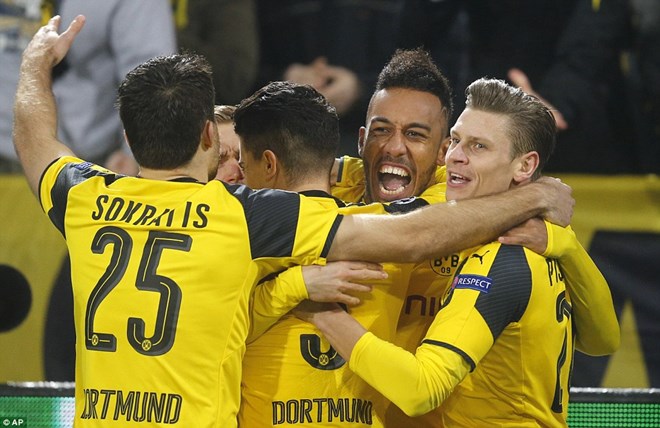 Dortmund thắng vùi dập Benfica, ngược dòng thẳng tiến tứ kết