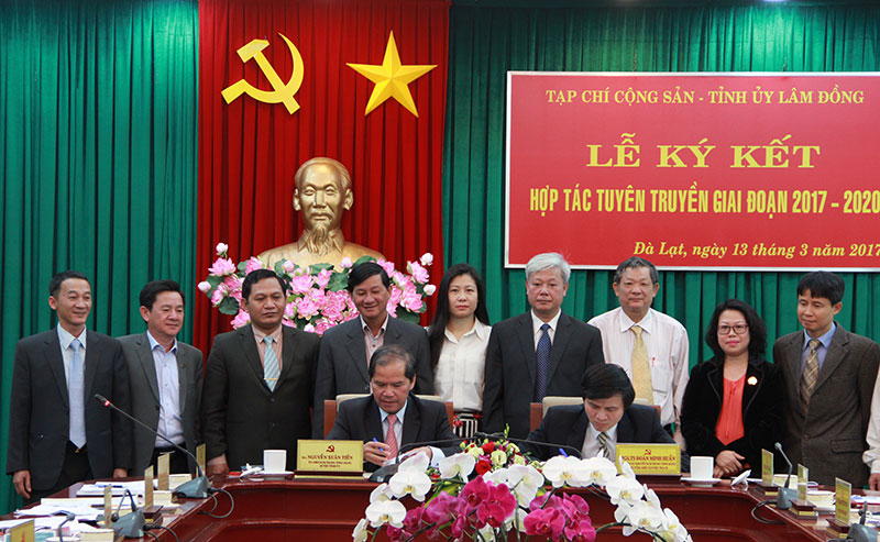 Lãnh đạo Tỉnh ủy Lâm Đồng và Tạp chí Cộng sản ký kết hợp tác tuyên truyền giai đoạn 2017 - 2020