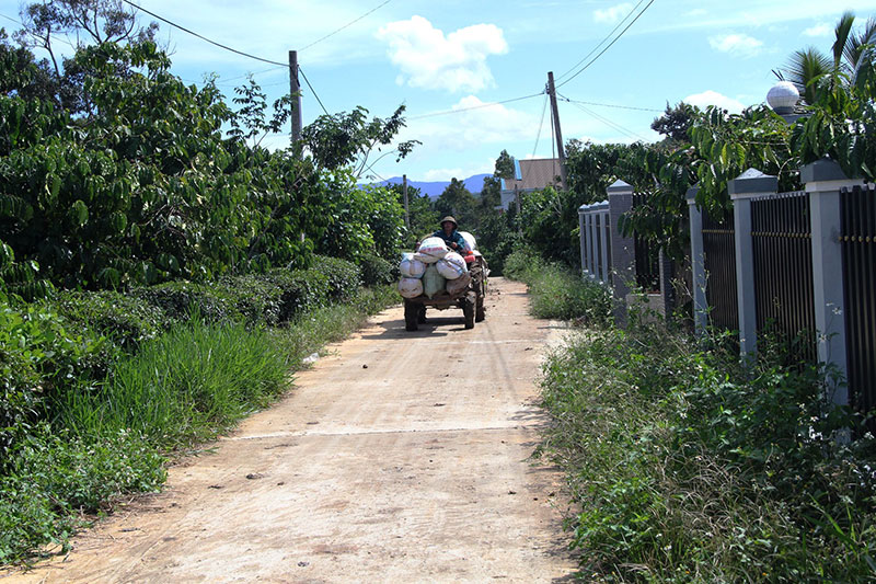 Đường giao thông nông thôn xã Lộc Thành, huyện Bảo Lâm. Ảnh: Khánh Phúc