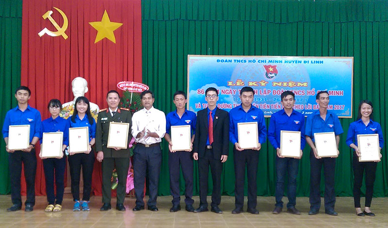 Huyện Đoàn Di Linh tuyên dương 10 thanh niên tiên tiến làm theo lời Bác năm 2017 