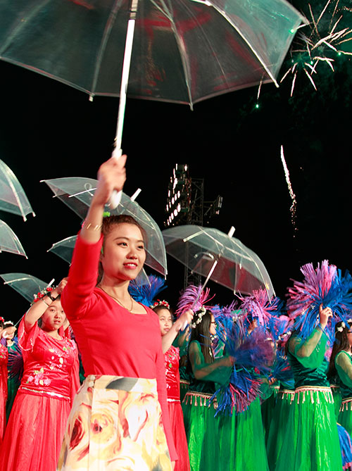 Các lễ hội hiện đại được tổ chức gắn với mục tiêu thu hút và phát triển du lịch. Trong ảnh: Festival Hoa Đà Lạt 2015. Ảnh: P.Nhân