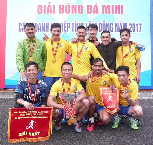 CLB Hồng Lạc vô địch Giải Bóng đá mini các doanh nghiệp Lâm Đồng 2017