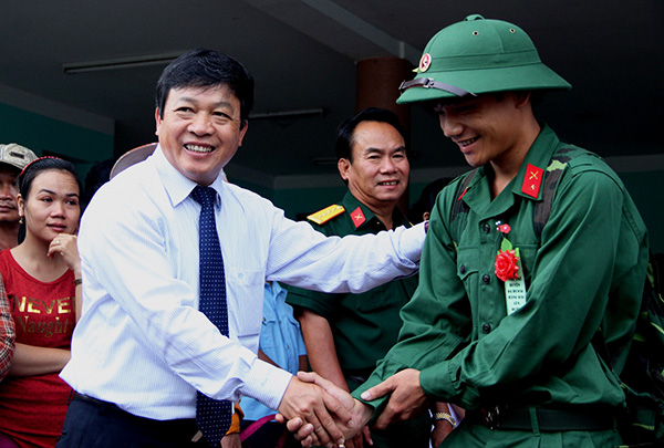 Đạ Huoai: Chú trọng phát triển Đảng trong lực lượng dân quân và dự bị động viên