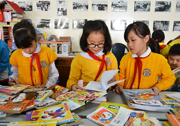 Học sinh Đà Lạt đọc sách tại Thư viện tỉnh. Ảnh: Văn Báu