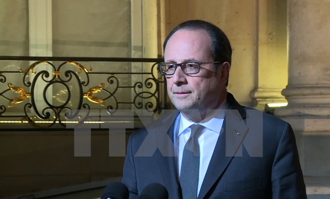 Tổng thống Pháp triệu tập cuộc họp quốc phòng sau vụ nổ súng ở Paris