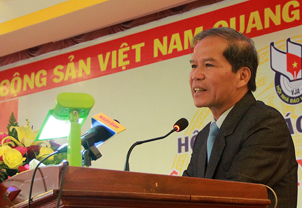 Đồng chí Nguyễn Xuân Tiến - UVTW Đảng, Bí thư Tỉnh ủy tỉnh Lâm Đồng phát biểu chúc mừng tại hội nghị