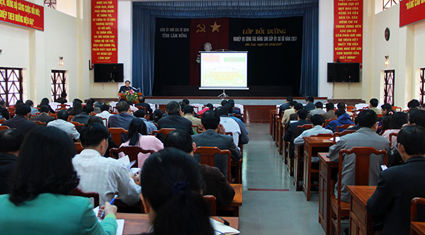 Gần 200 đảng viên tham gia khóa học Bồi dưỡng nghiệp vụ công tác Đảng