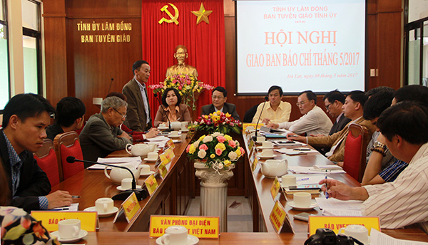 Đồng chí Trần Văn Hiệp - UVBTV, Trưởng Ban Tuyên giáo Tỉnh ủy phát biểu chỉ đạo tại hội nghị