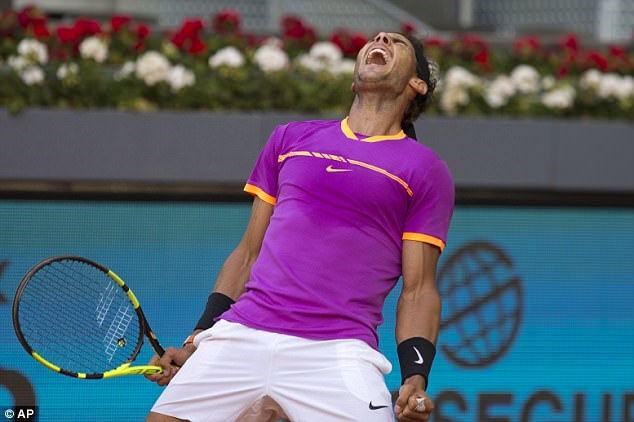 Nadal ăn mừng sau khi đánh bại Fognini. (Nguồn: AP)