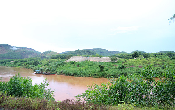 Sau nhiều hệ lụy, tình trạng khai thác cát vẫn diễn ra “náo nhiệt” trên sông Đồng Nai