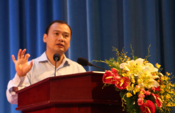 Ông Lê Hải Bình trình bày thông tin đối ngoại tại hội nghị