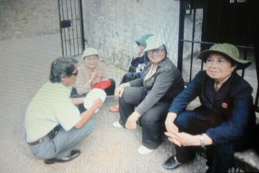 Các hội viên Hội CSCMBĐBTĐ Lâm Đồng trở lại thăm nhà tù Côn Đảo, nơi các chiến sĩ từng bị địch bắt giam giữ, tra tấn