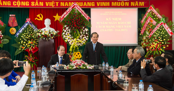 Đồng chí Nguyễn Xuân Tiến – UVTƯ Đảng, Bí thư tỉnh ủy thăm Sở TT&TT tỉnh