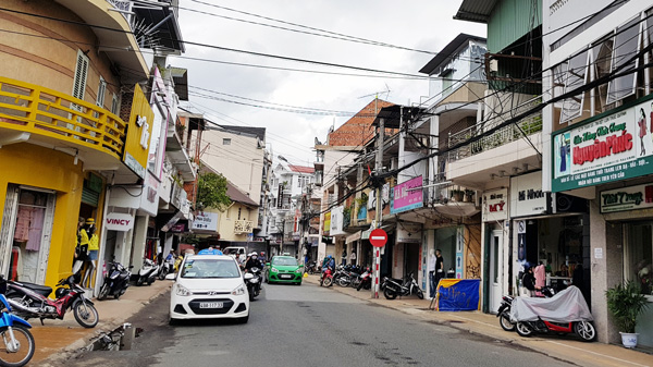 Tiếp tục cấm ô tô trên 24 chỗ vào đường Nguyễn Văn Trỗi