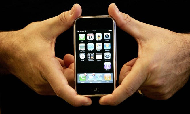 Chiếc iPhone đầu tiên. (Nguồn: Getty Images)
