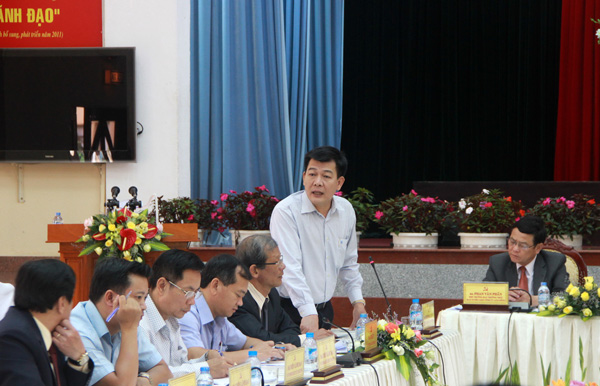 Đồng chí Nguyễn Đức Phong - Ủy viên chuyên trách, BCĐTN trả lời ý kiến của các đại biểu đặt ra tại hội nghị