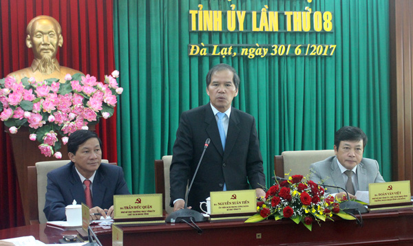 Đồng chí Bí thư Tỉnh ủy Nguyễn Xuân Tiến phát biểu chỉ đạo hội nghị