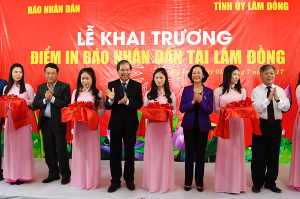 Khai trương điểm in báo Nhân Dân tại Lâm Đồng