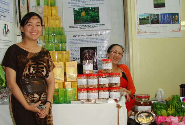 Gian hàng trưng bày các sản phẩm từ cây Phật thủ tại các hội chợ Techmart của Công ty TNHH Ưu Sinh Học. Ảnh: An Nhiên