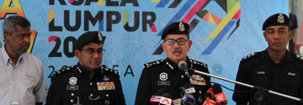 Cảnh sát Malaysia đang trấn an công tác an ninh cho mọi người (ảnh www. kualalumpur 2017.com) 