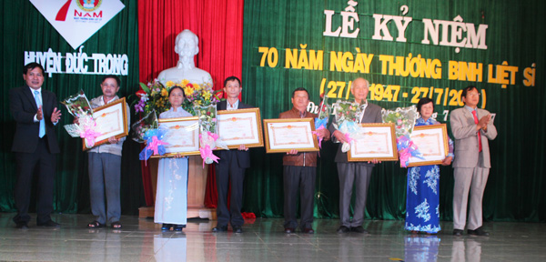 Trao quyết định truy tặng danh hiệu “Mẹ Việt Nam anh hùng” gia đình cho các mẹ VNAH