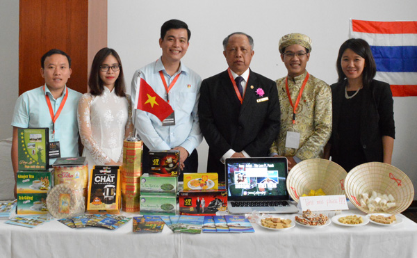 Mang ý tưởng "Bảo tồn hoa văn dân tộc" đến với Hội nghị thanh niên ASEAN 2017