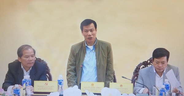 Bộ Trưởng Nguyễn Ngọc Thiện (giữa) cùng Bí thư và Chủ tịch UBND tỉnh Lâm Đồng tại buổi làm việc