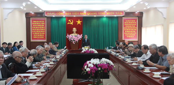 Đồng chí Nguyễn Xuân Tiến – UVTW Đảng, Bí thư Tỉnh ủy, chủ trì buổi gặp mặt