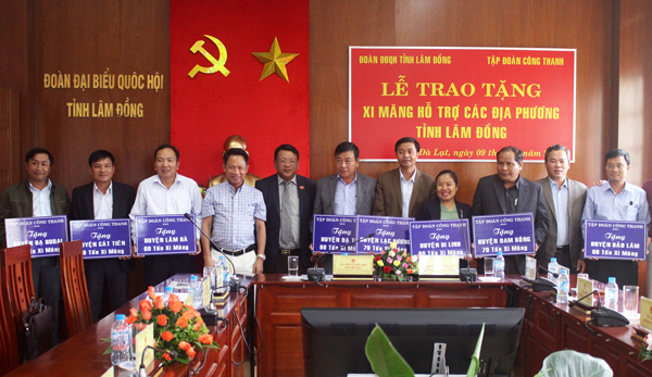 Tập đoàn xi măng Công Thanh tặng 500 tấn xi măng cho tỉnh Lâm Đồng xây dựng nông thôn mới