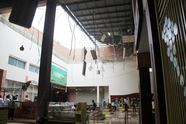 Lốc xoáy làm tốc mái gây thiệt hại nặng tại Nhà hàng Tâm Châu (Lộc An)