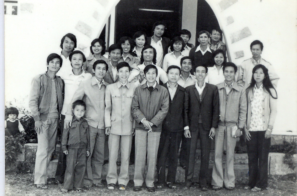 Các đại biểu về dự Đại hội Chi hội nhà báo Báo Lâm Đồng lần thứ nhất năm 1984, tại Ngôi nhà 22 Hùng Vương - Đà Lạt.
