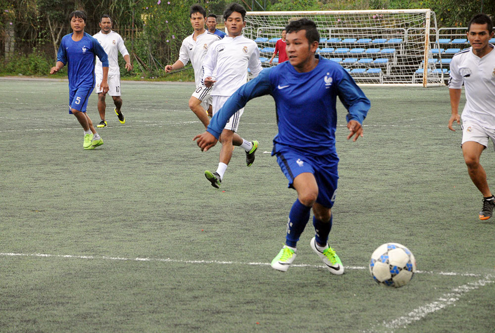 Các cầu thủ của đội vô địch Đơn Dương trong một trận đấu
