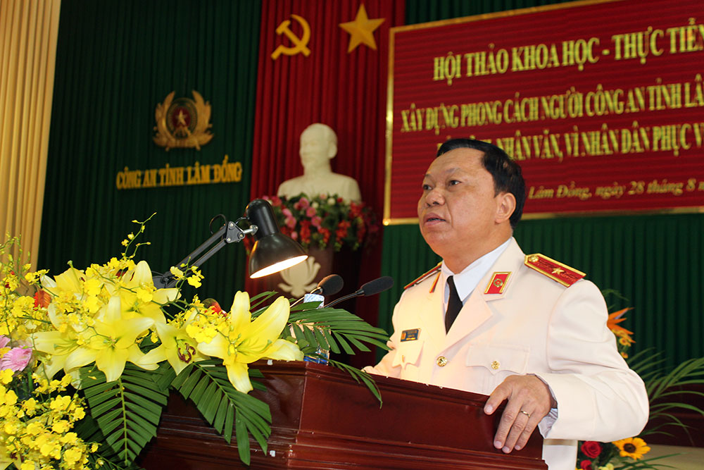 Thiếu tướng Bùi Văn Sơn phát biểu tại hội thảo