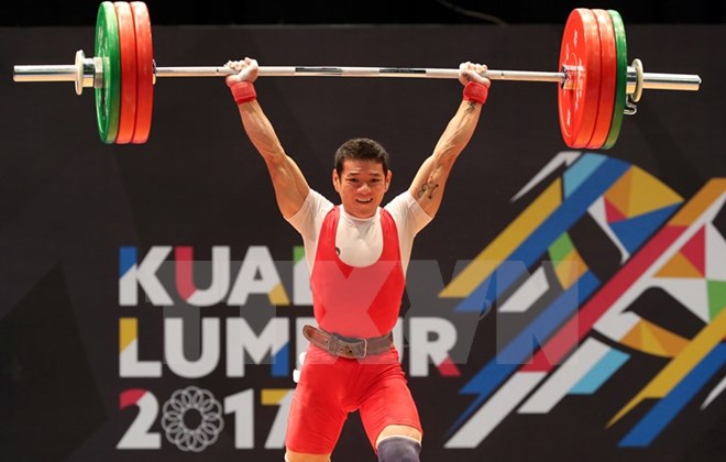 VĐV Thạch Kim Tuấn (Việt Nam) thi đấu chung kết nội dung Cử tạ hạng 56 kg nam (Ảnh: Quốc Khánh/TTXVN)