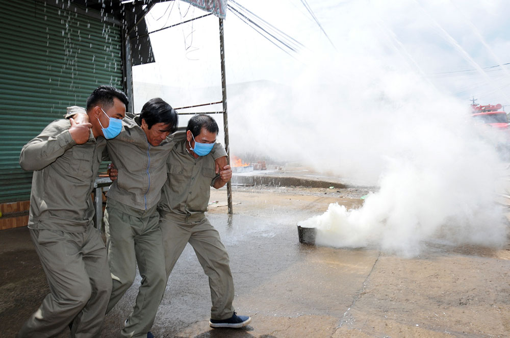 Diễn tập phòng cháy, chữa cháy tại khu dân cư huyện Bảo Lâm